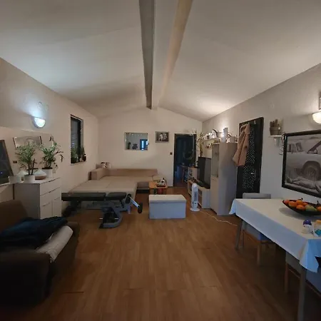 アパート Apartman Leon ラビン
